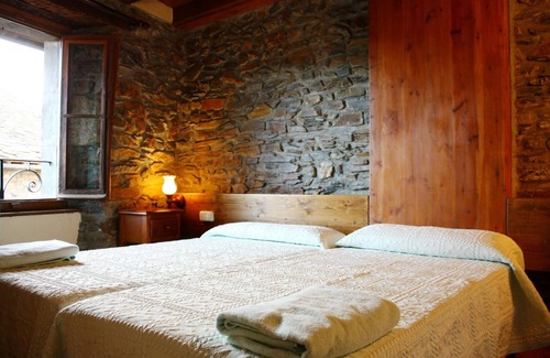 Llivia House | Hostal Ruso