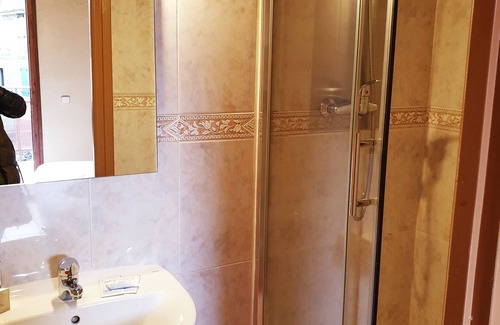 Llivia House | Hostal Ruso