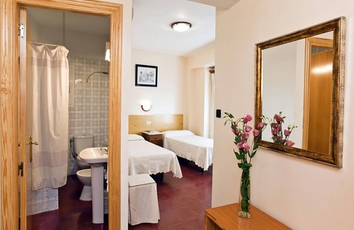 Oliva Hostel | Hostal Tropical