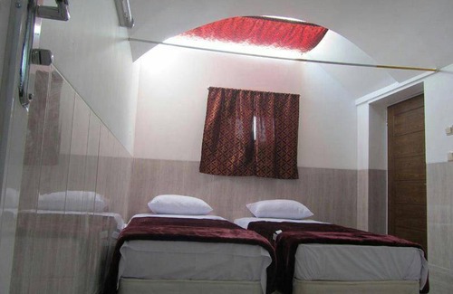 Ashkez̄ar Hostel | Hostel ∙ 8 guests