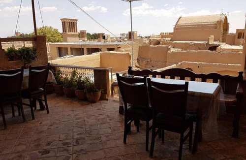 Ashkez̄ar Hostel | Hostel ∙ 8 guests