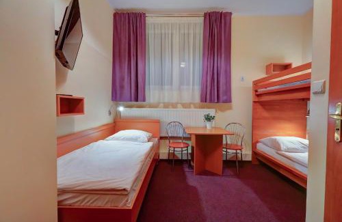 Zielonka Bed & Breakfast | Hostel Evotel