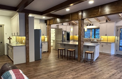 Ellijay Cabin | Hosting a retreat, family reunion, girls or couples weekend or special occasion?