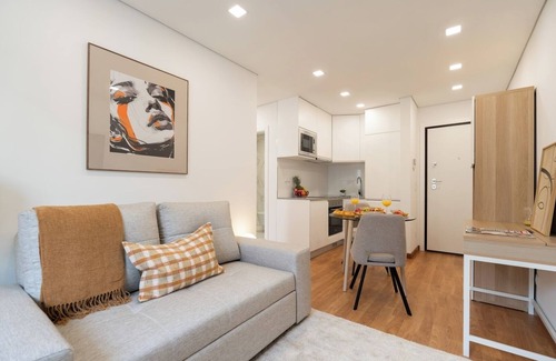 Leixões Apartment | HostWise - Elegant and Stylish Flat