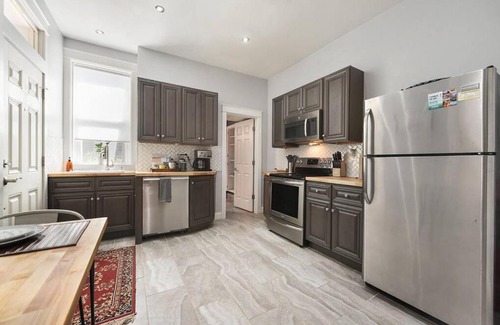 Bloomfield House | HostWise Stays - The Edmond - Bloomfield Apartment in a great location!