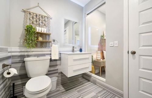 Downtown Pittsburgh Apartment | HostWise Stays - The Washington at Chatham - Free Parking, Private Gym, More!