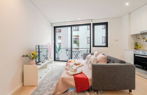 Leca da Palmeira Apartment | HostWise - Stylish Studios w/ Balcony and Parking