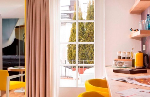 Altstadt House | HOT DEAL Premium Double Room Single Use - Small Luxury Hotel Goldgasse