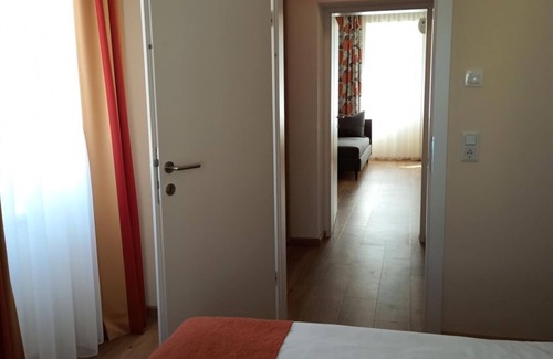 Elisabeth-Vorstadt Bed & Breakfast | HOT DEAL Quadruple room non refundable rate - Adlerhof, Pension