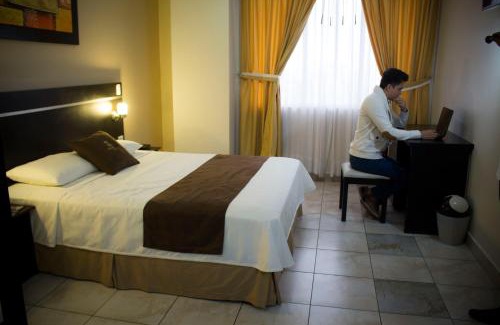 Santo Domingo de los Colorados Hotel | Hotel Golden Vista