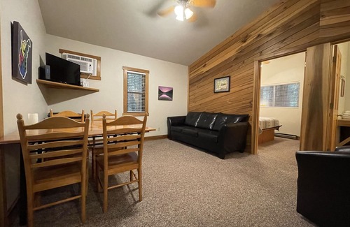 Victor Cabin | Hot Tub 2 BR Cabin in the woods New River Gorge (Cabin 2 Opossum Creek Retreat)