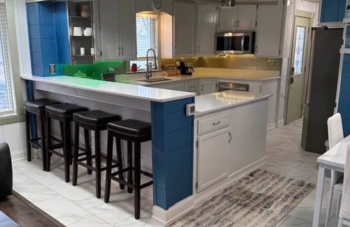 Moorhead Apartment | Hot Tub 5 beds Great Location!
