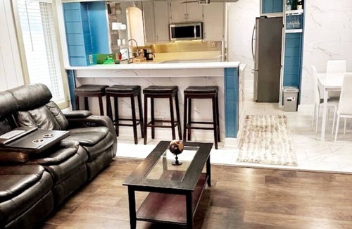 Moorhead Apartment | Hot Tub 5 beds Great Location!