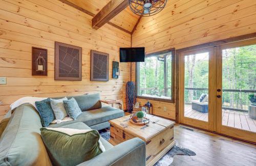 McCaysville House | Hot Tub and Deck Riverfront McCaysville Cabin!