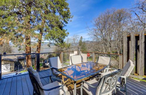 Hood River House | Hot Tub and Decks Central Hood River Townhome!