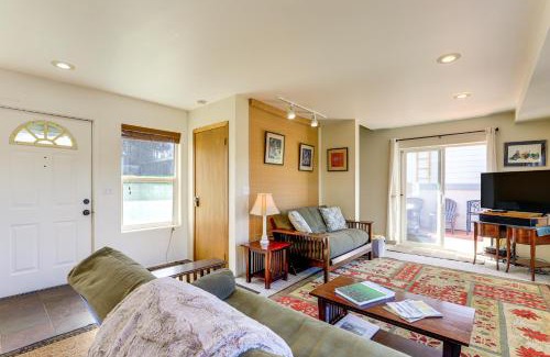 Hood River House | Hot Tub and Decks Central Hood River Townhome!