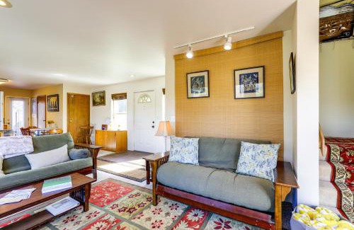 Hood River House | Hot Tub and Decks Central Hood River Townhome!