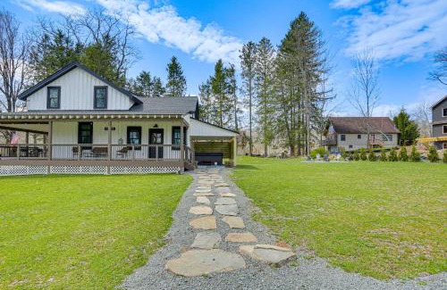 Greentown House | Hot Tub and Lake Access at Poconos Getaway!