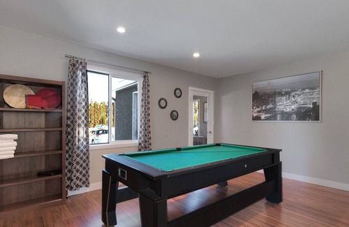 Rutland House | ♡ HOT TUB at Charming Humble 3 br +den! Lic # 4062946