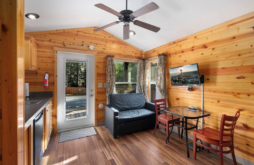 Union Cabin | Hot Tub Cabin #13