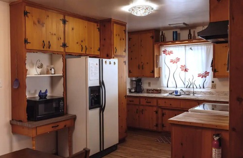 Wofford Heights House | Hot Tub Cabin With View