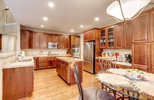 Centennial House | Hot-Tub | Close to Denver | Garage & Fire Pit