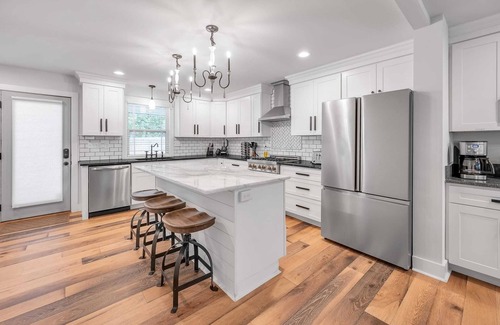 Lexington House | Hot Tub | Close to Downtown | Game Room | Fire Pit |