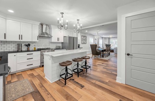 Lexington House | Hot Tub | Close to Downtown | Game Room | Fire Pit |