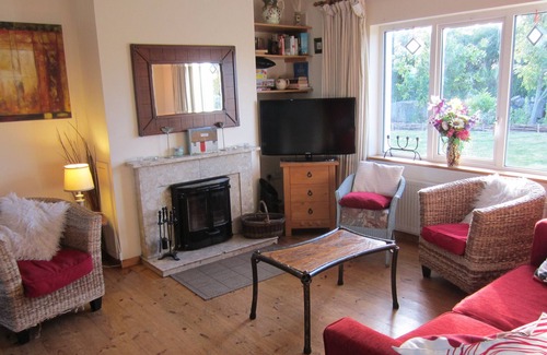Galway Cottage | Hot Tub Cottage near Sea and Golf with Table Tennis, Badminton.