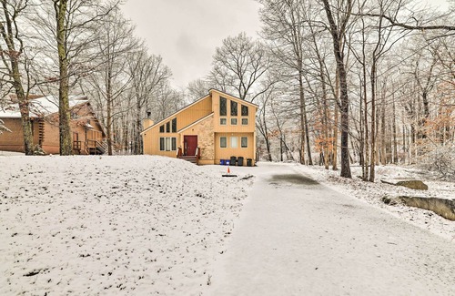 Pocono Mountain Lake Cottage | Hot Tub + Deck: Pet-friendly Poconos Getaway!