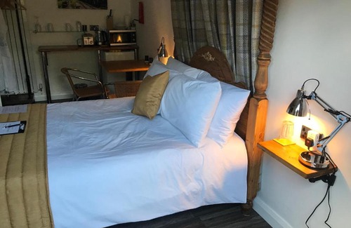 Leek Apartment | Hot Tub Escapes near Alton Towers Staffordshire