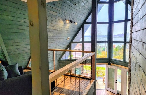 Paw Paw Lake House | Hot Tub/Family Friendly I Sleeps 14 I Paw Paw Lake