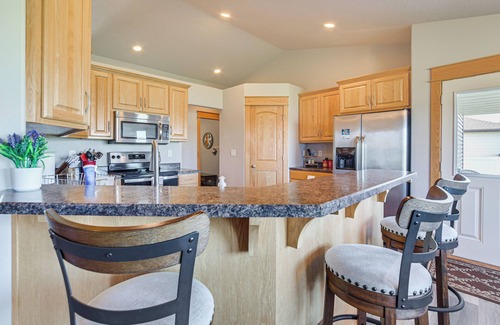 Fargo House | Hot Tub & Fenced Yard: Spacious Fargo Home!