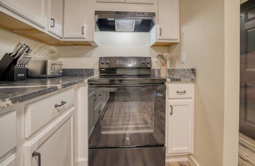 East Ellijay Cabin | Hot Tub, Fire Pit, BBQ, King-bed, Pet-friendly