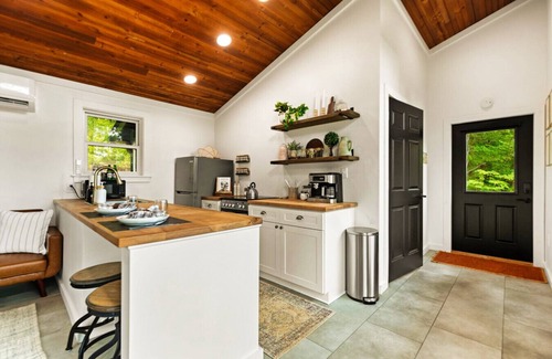 Stanton Cabin | Hot Tub | Fire Pit | Dog Friendly | Private Porch