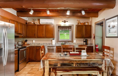McHenry Cabin | Hot Tub Fire Pit Gas Grill Wood Stove Roku
