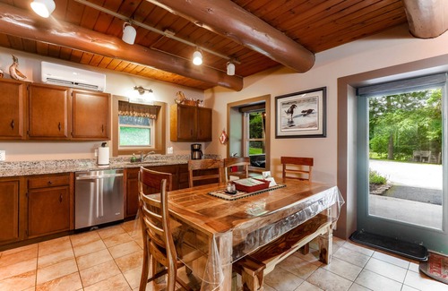 McHenry Cabin | Hot Tub Fire Pit Gas Grill Wood Stove Roku