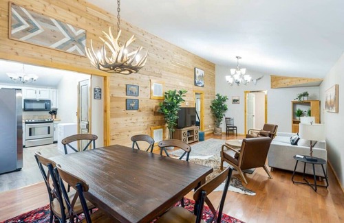The Woods Cabin | Hot Tub, Fire Pit, Grill, Deck w/Resort Amenities