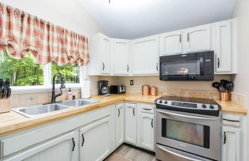 The Woods Cabin | Hot Tub, Fire Pit, Grill, Deck w/Resort Amenities