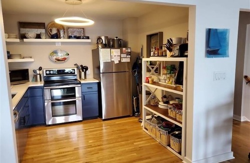 Huddleston House | Hot Tub, Fireplace & Pet Friendly! Come Visit "Lake It or Knot"!