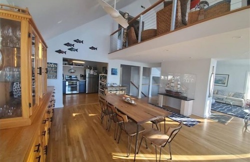 Huddleston House | Hot Tub, Fireplace & Pet Friendly! Come Visit "Lake It or Knot"!