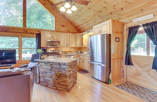 Morganton Cabin | Hot Tub & Game Room: Charming Morganton Cabin!