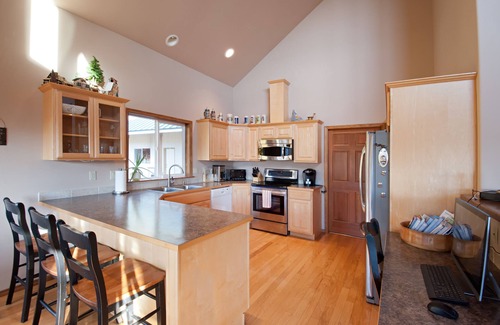 Leavenworth House | Hot Tub~ Game Room~ Fast WiFi & 1 Mile from Town