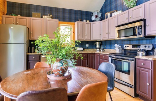 Wardensville Cabin | Hot Tub + Game Room: Peaceful Wardensville Cabin