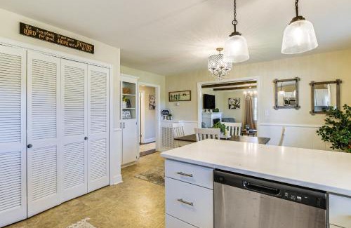 Greer House | Hot Tub, Games and Sunroom Family Home in Greer!