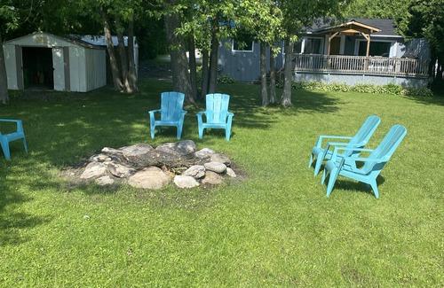 Selwyn Cottage | Hot Tub + Games Room at Waterfront Cottage Kawarthas 🏓