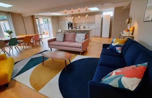 Bournemouth House | Hot tub, games room & cinema in Bournemouth