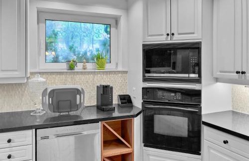 Broadview North Villa | Hot Tub Haven