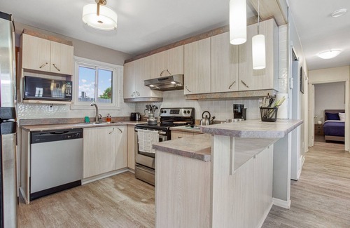 Sudbury House | Hot Tub Haven w/King Bed + More