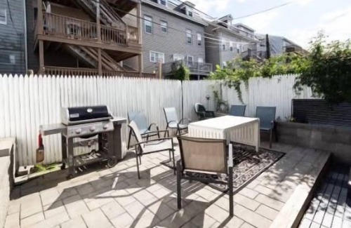 Telegraph Hill House | Hot Tub~Heart of Southie~BBQ